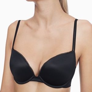 Calvin Klein Liquid Touch Push Up Plunge Underwire Bra QF4083. NWT
